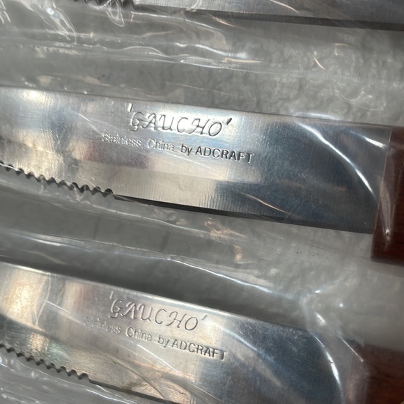 Moss Brothers, Inc 4 Piece Steak House Style Steak Knives - Picture 2 of 5